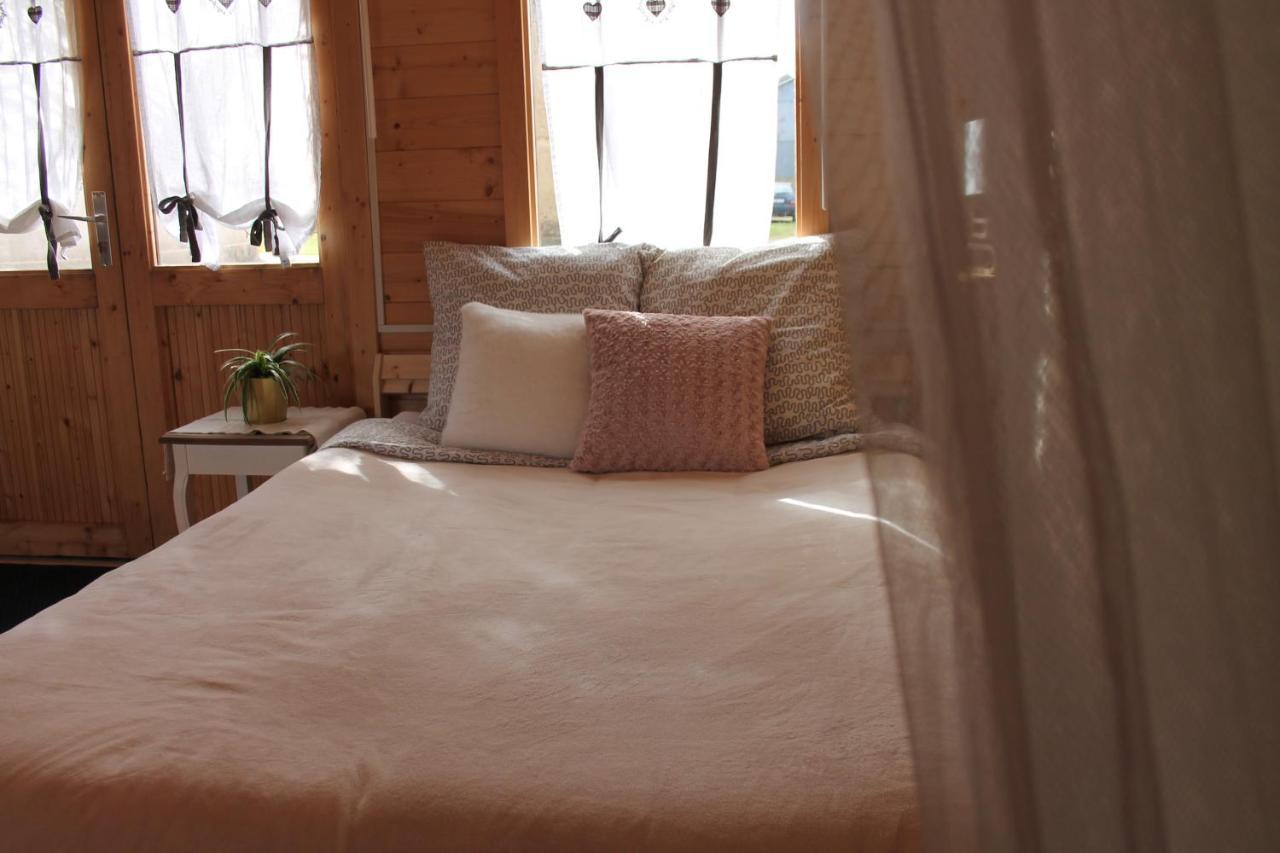 Chambre Studio Photo Chalet Sdb Partagee A Proximite Chavagne Exterior foto